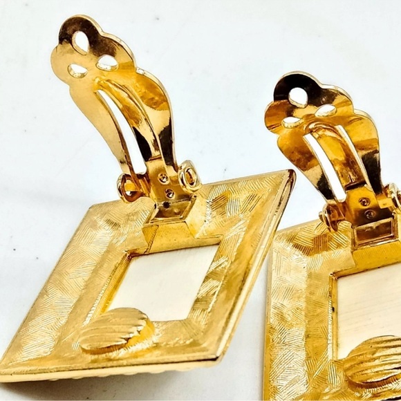 EUC Givency Square Gold-Tone Pearl Earrings - Picture 6 of 6